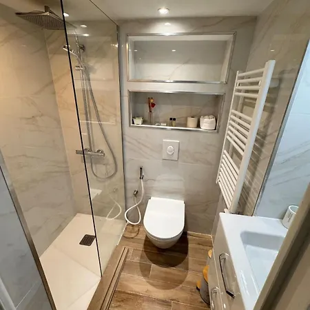 With Mezzanine 3 Minutes To Sea *