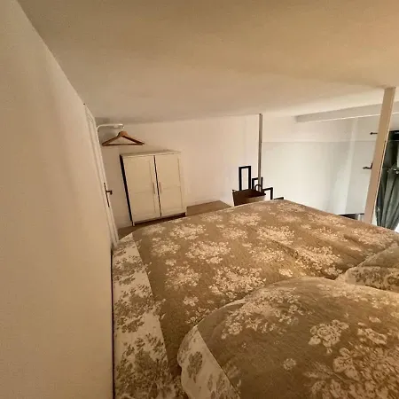 With Mezzanine 3 Minutes To Sea Vakantiehuis