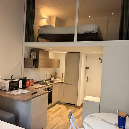 With Mezzanine 3 Minutes To Sea *